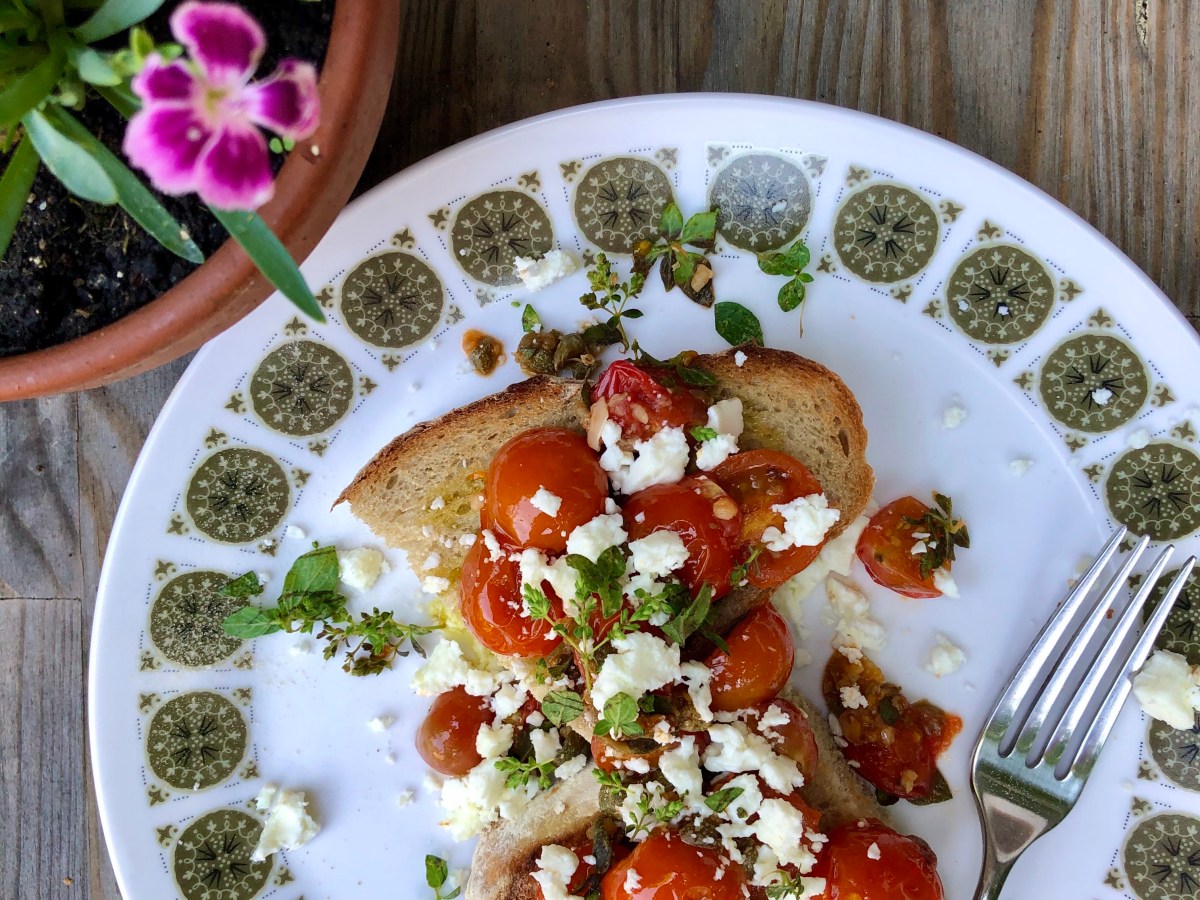 Tomatoes, capers and feta on&nbsp;toast