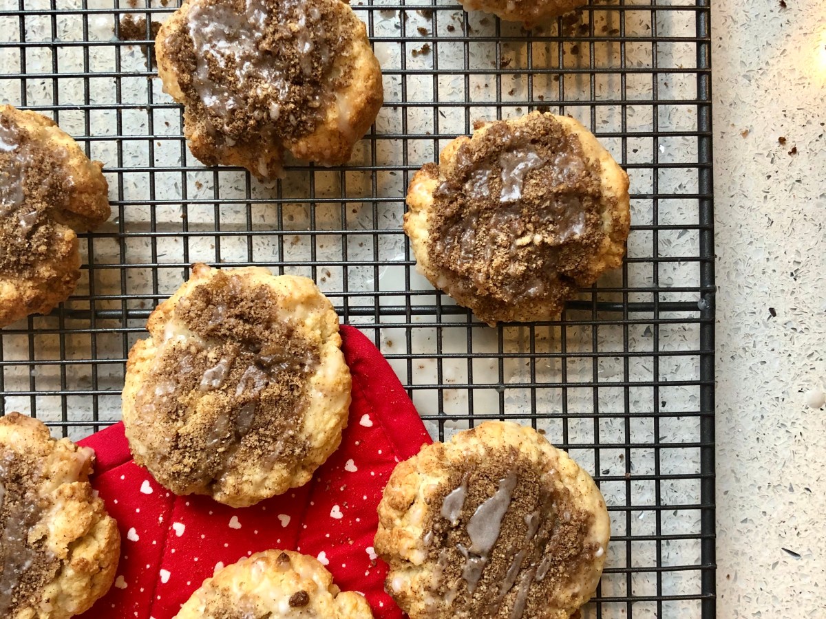 Cinnamon and almond crumble&nbsp;cookies