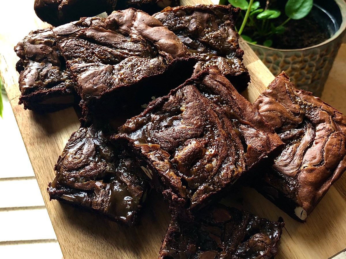 Salted miso and cashew&nbsp;brownies