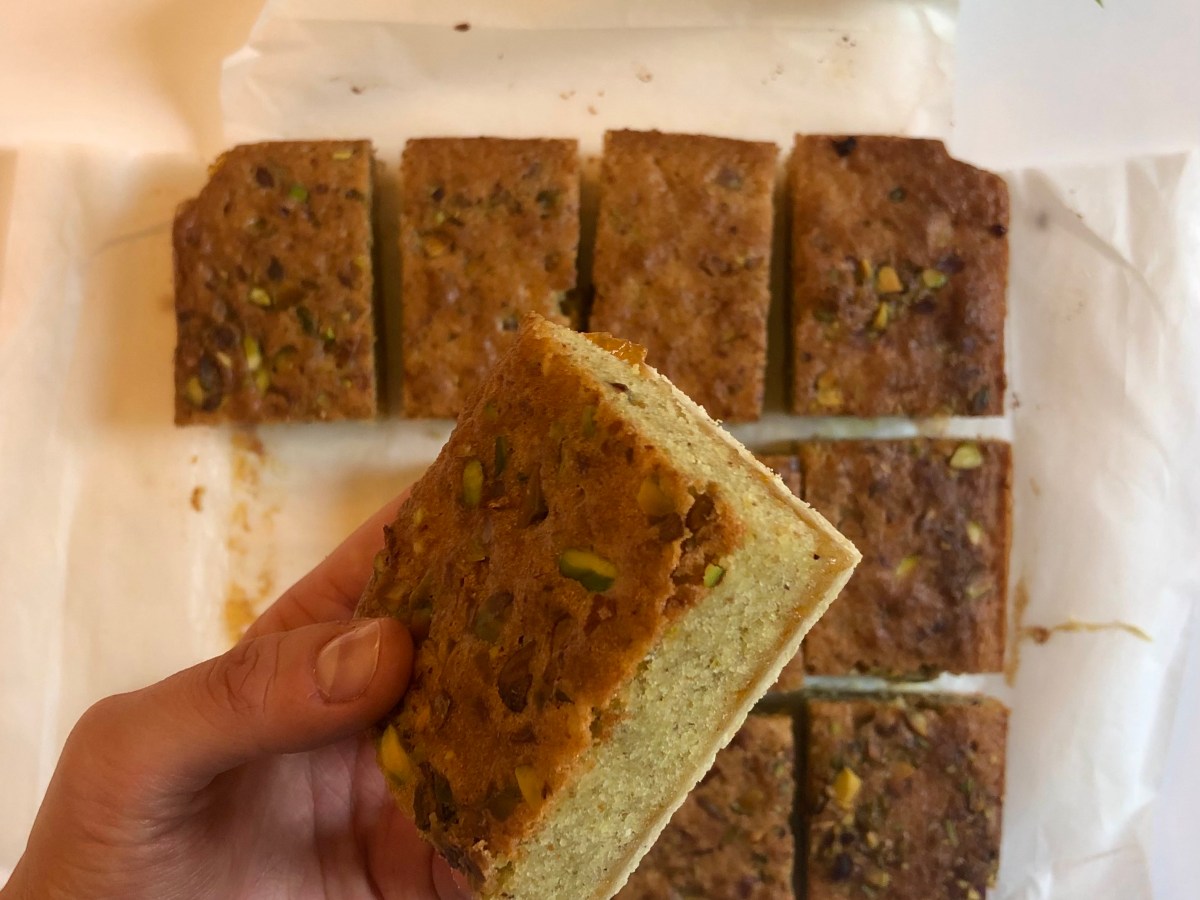 Pistachio, apricot and cardamom&nbsp;slices